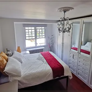 Homestay Spacious In Midtown, Toronto